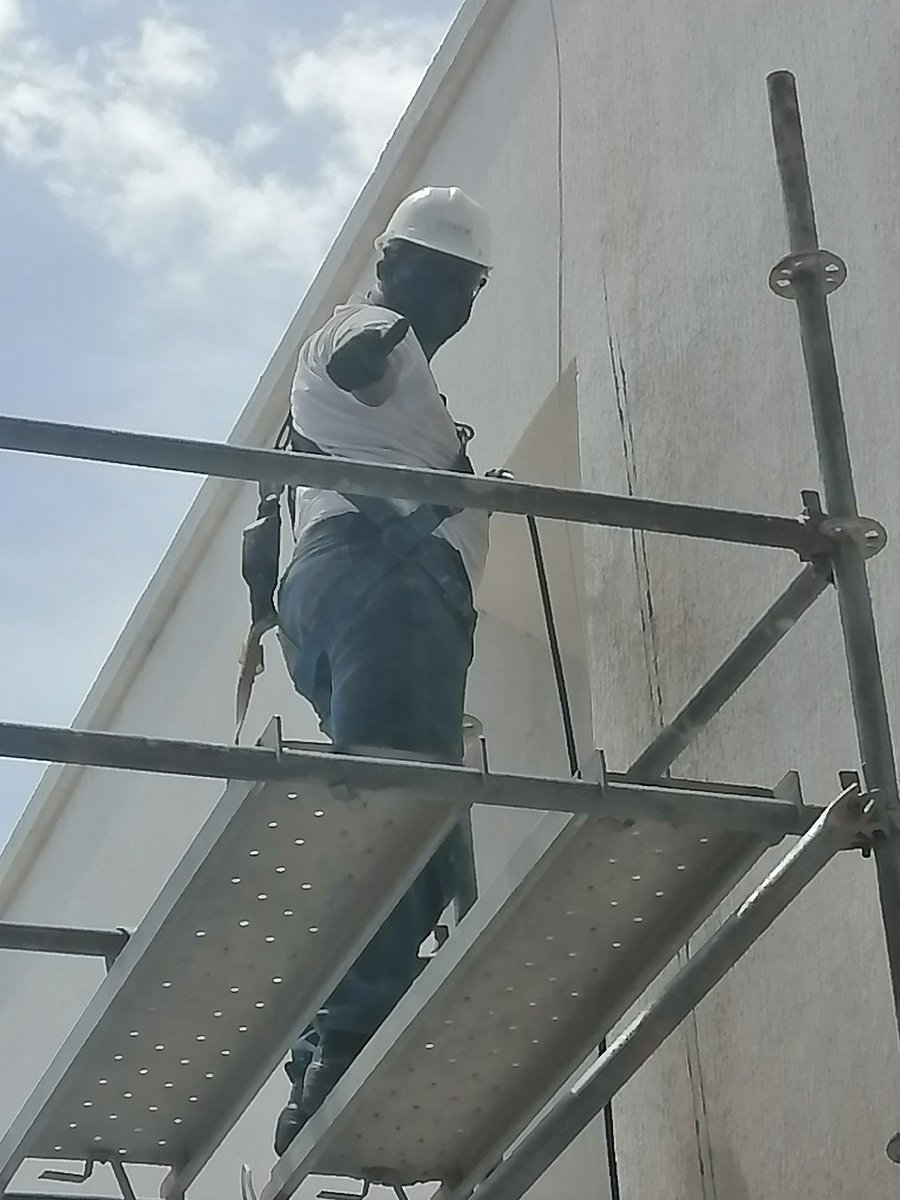MtechGroupCol_'s tweet photo. Hoy comenzamos un nuevo gran reto... #EficienciaEnergética para la #PoliciaNacional #TeamMtech. Retribuimos día tras día la confianza que nos brindan. https://t.co/MvPbniEwLX