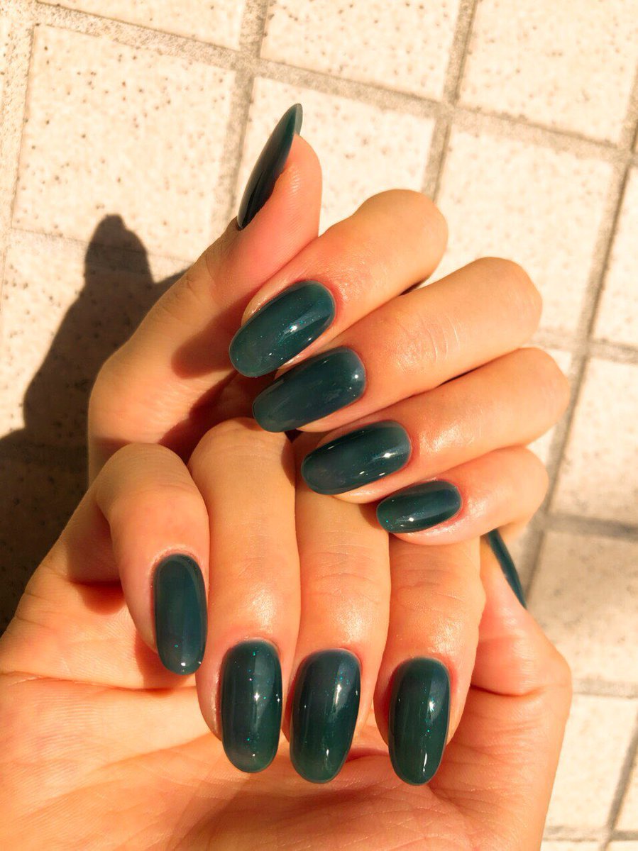 HOMEI_nail's tweet photo. 渋谷アトリエ　ねこ

my nail🖤

内からラメがキラキラ〜✨
ブルーとグリーンの中間くらいの色味で、イエベさんブルベさんどちらにも馴染みそうなカラーを目指しました☺️

今日も暑いですね😙☀️
なるべく涼しい所で過ごしましょうね😸

#HOMEIウィークリージェル
#NE138
#NE155
#重ね塗り https://t.co/ievuMxcHHZ