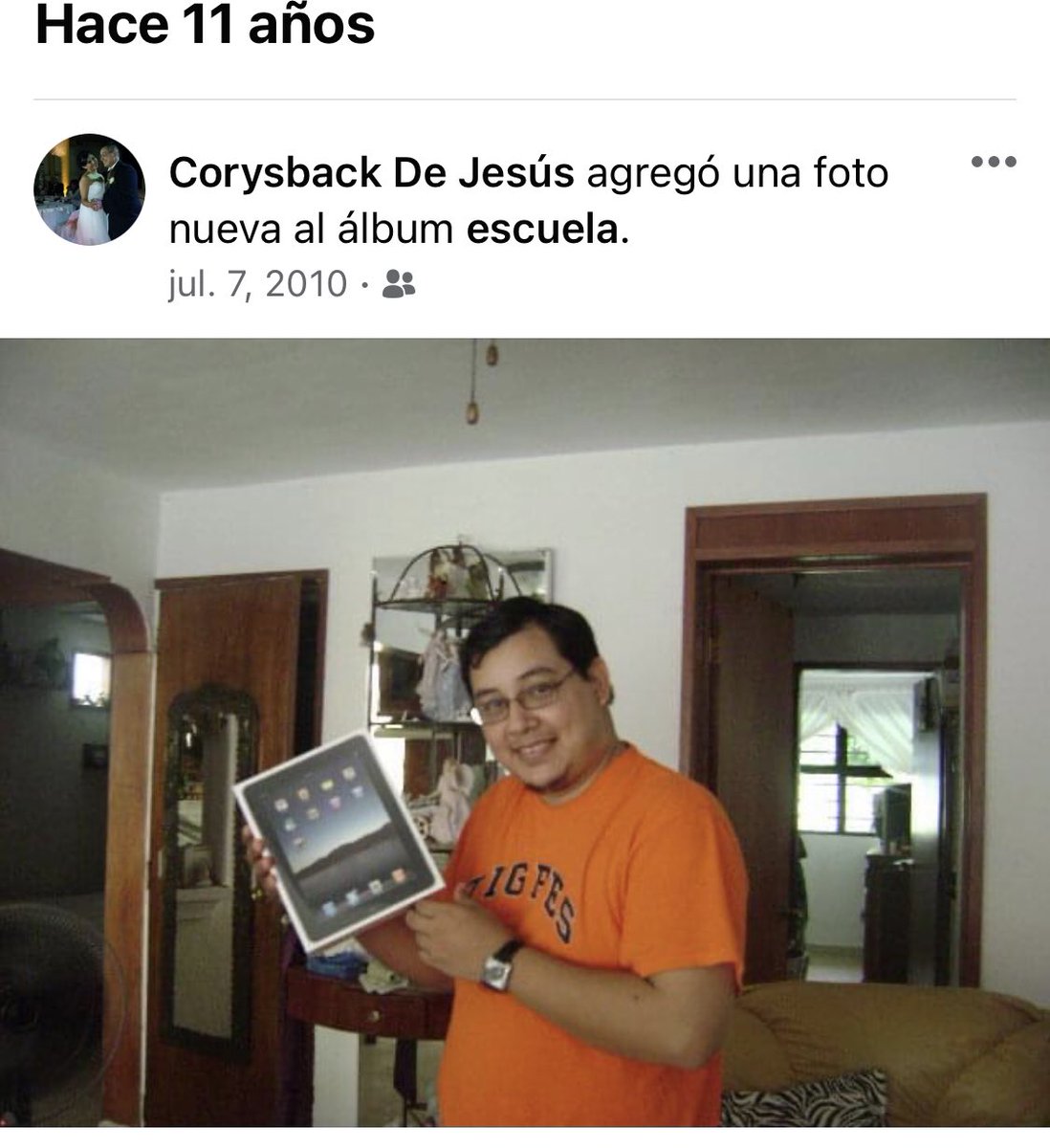 CorysbackOne's tweet photo. Cuando hice el #unboxing del #ipad1 #iPadPrimeraGeneracion #iPad1g
Dos horas duró con su #ios original luego ya con su #jailbreak uff muchas muchas muchisimas apps gratis...
Era la onda esa sensación de su pantallota, el mundo #touch apenas iniciaba https://t.co/c5345xAo8v