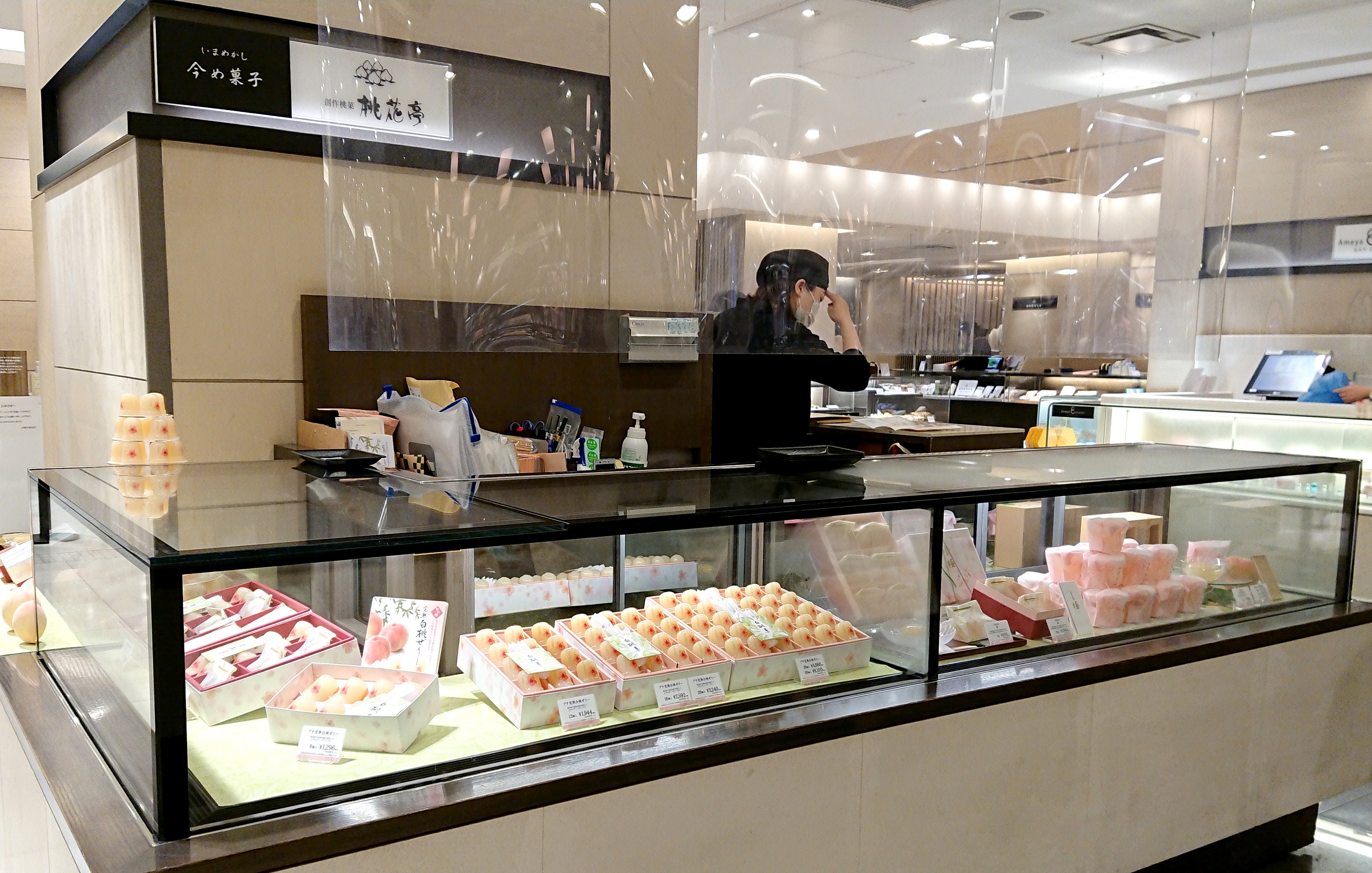 Twitter 上的 株式会社桃の館 公式 催事情報 伊勢丹新宿店にて 桃花亭 完熟白桃ぜりー 催事出店中 場所 伊勢丹新宿店 本館地下１階 今め菓子 営業時間 10時 時 期間 7 まで 暑い日には冷やしたゼリー 桃花亭 ゼリー 伊勢丹 スイーツ 桃