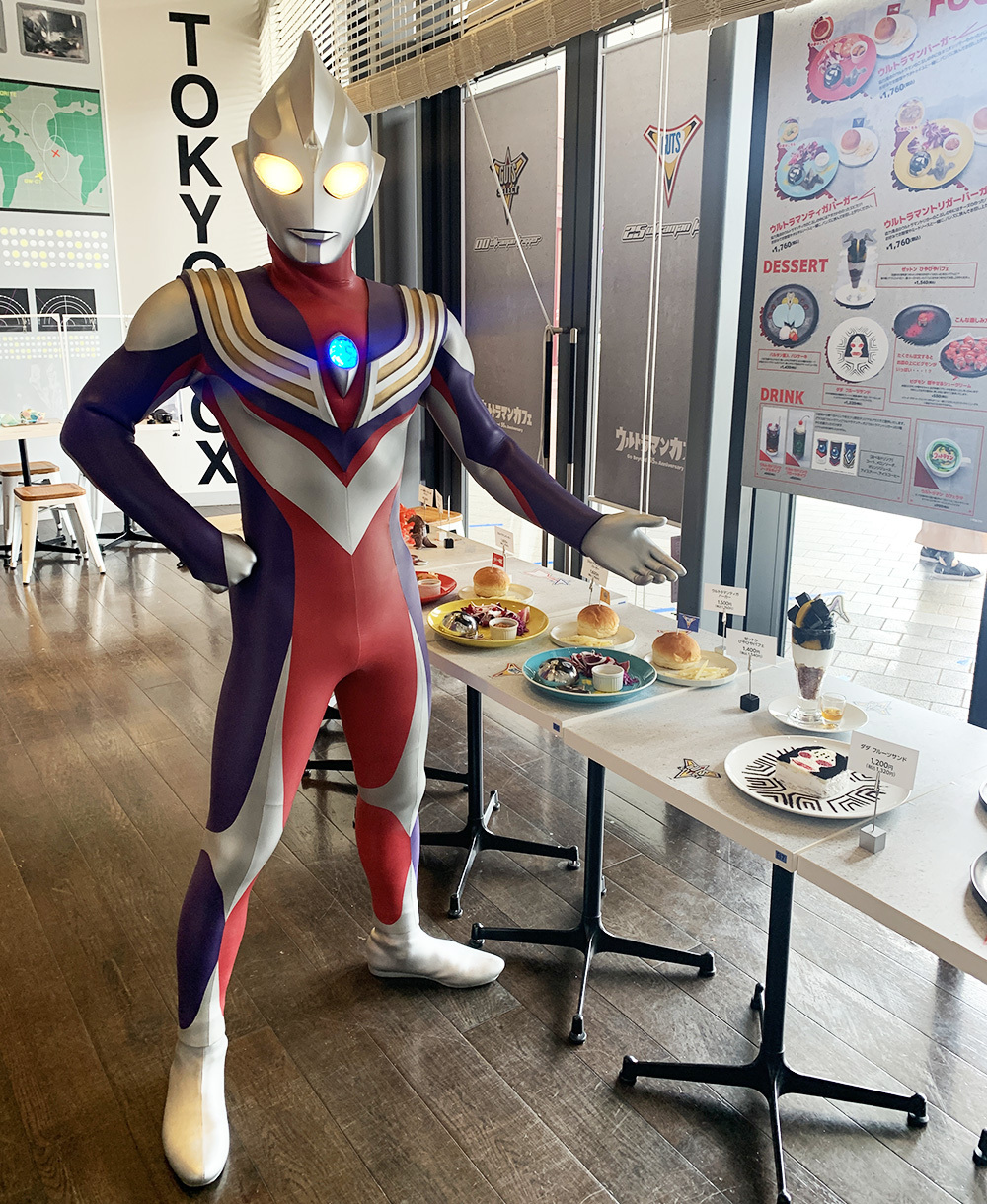 円谷プロダクション ウルトラマンカフェ Go Beyond 55th Anniversary いよいよ本日7 16 金 より東京ソラマチ1回で期間限定開催 内覧会には ウルトラマンティガ も駆けつけてくれました ウルトラヒーローや怪獣をモチーフにしたかわいいメニュー 円谷プロダクション ウルトラマンカフェ Go Beyond 55th Anniversary いよいよ本日7 16 金 より東京ソラマチ1回で期間限定開催 内覧会には ウルトラマンティガ も駆けつけてくれました ウルトラヒーローや怪獣をモチーフにしたかわいいメニュー