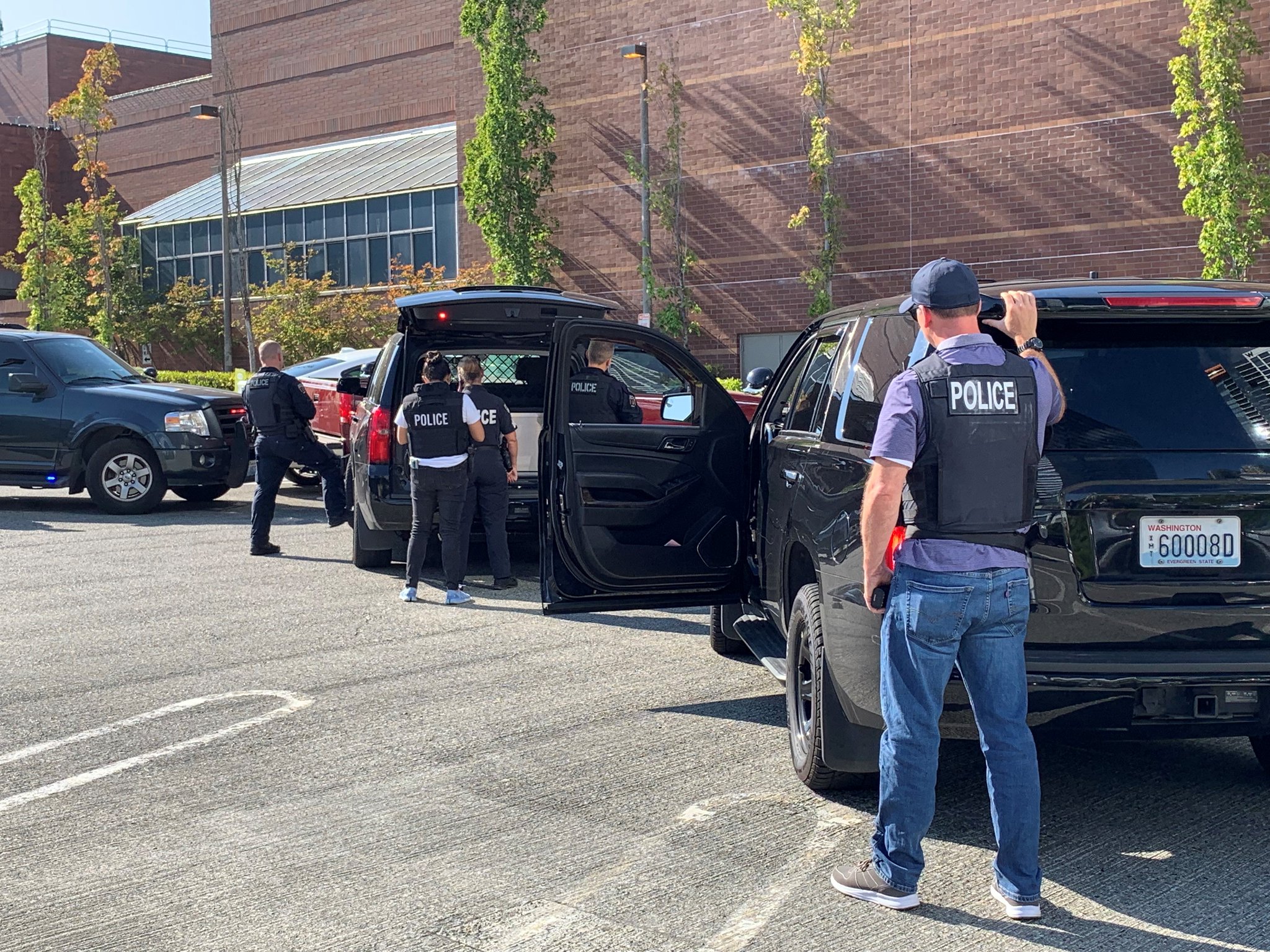 Bellevue, WA Police on Twitter "A 2hr standoff with a barricaded