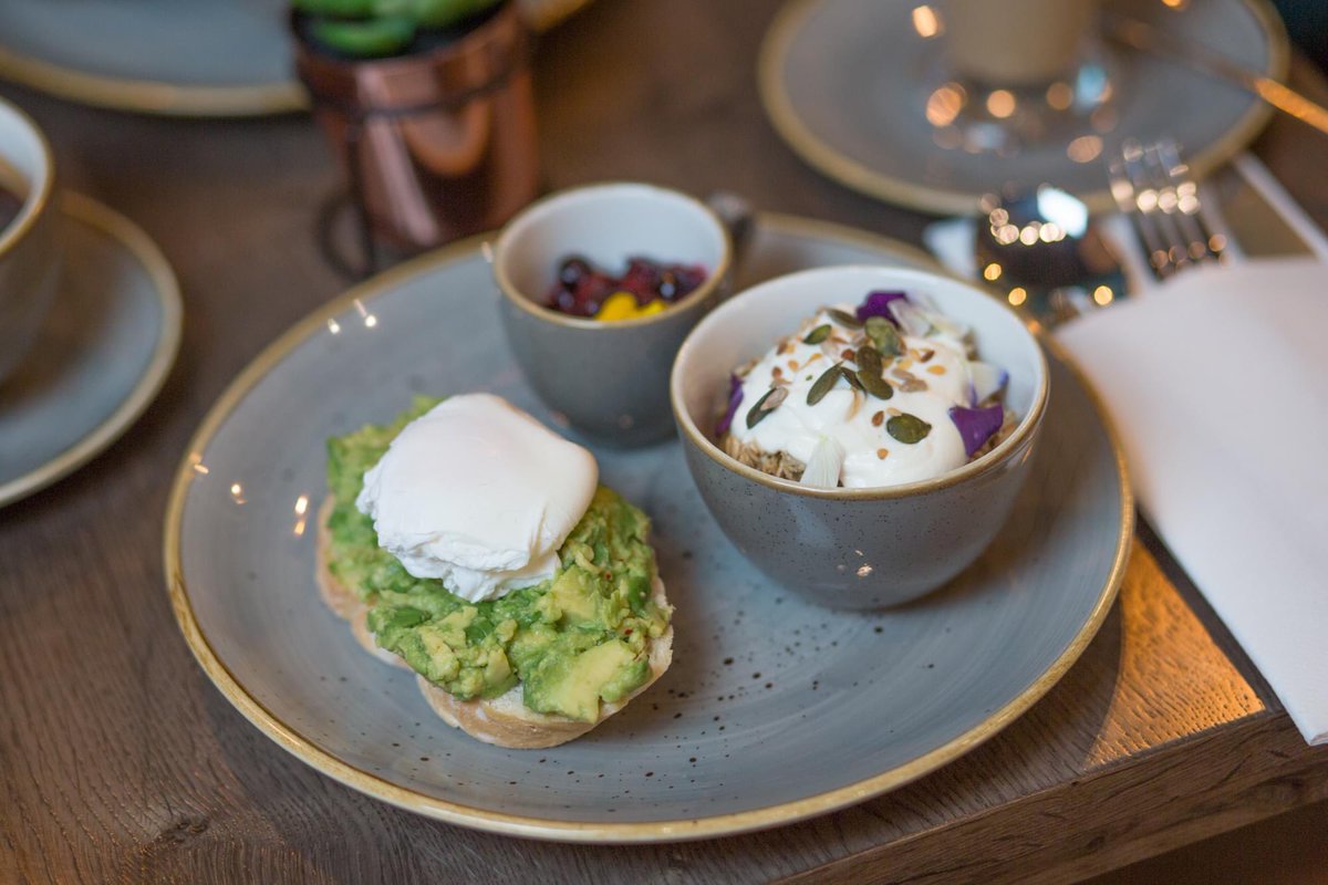 BedfordLimerick's tweet photo. The Power Breakfast Board at The Bedford is the perfect way to start your day and fuel your body. It includes a half portion of Eggs and Avocado Smash, a cup of The Bedford granola/porridge and a glass of fresh orange juice. #wellnessbreakfast #goodfood https://t.co/tlZTUUURMB