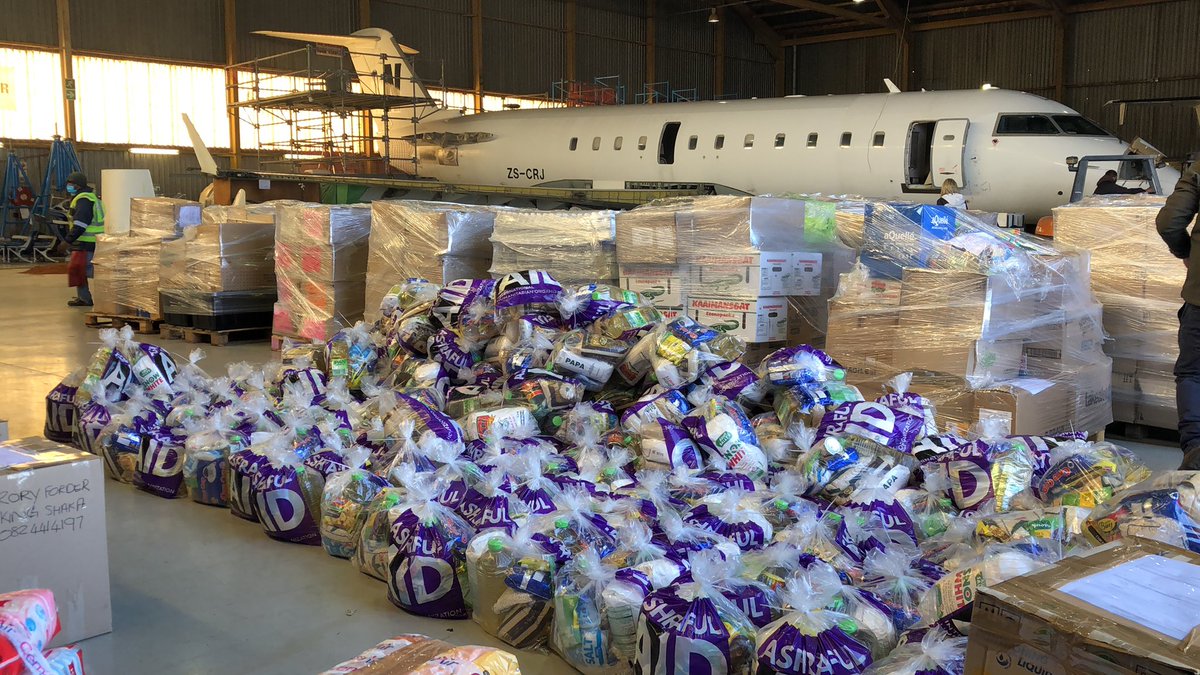 RianteP's tweet photo. #Looting This morning, approximately 4 tons of aid in the form of food, essential supplies and medication is being flown from JHB-KZN on Cem Air. The incredible Ashraful Aid organisation have put together countless hampers, which many private individuals have donated. @etvNewsSA https://t.co/YYv6gdMGTk