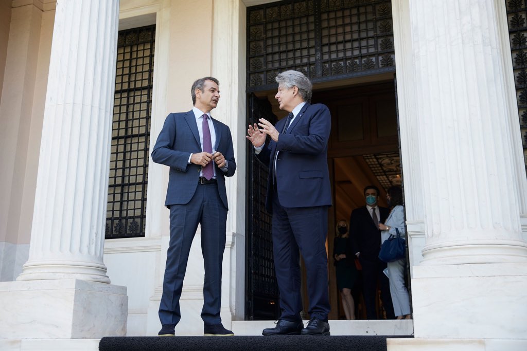 ThierryBreton's tweet photo. Meeting with 🇬🇷 Prime Minister @kmitsotakis today in Athens.

At the heart of our action, there is #solidarity.

Solidarity in our joint #vaccination strategy.

Solidarity in our 🇪🇺 #recovery plan.

Solidarity in the #defence of our continent — with Greece being at the forefront. https://t.co/9URH8xOKpR