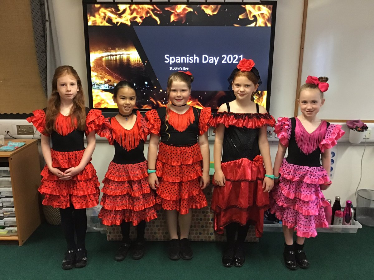 rudstony3's tweet photo. Spanish day take 2. Spanish ladies, Spanish footballers, red and yellow children and our one and only Spanish flag. 🇪🇸 #rudstonspanish https://t.co/PiAXpiiwdV