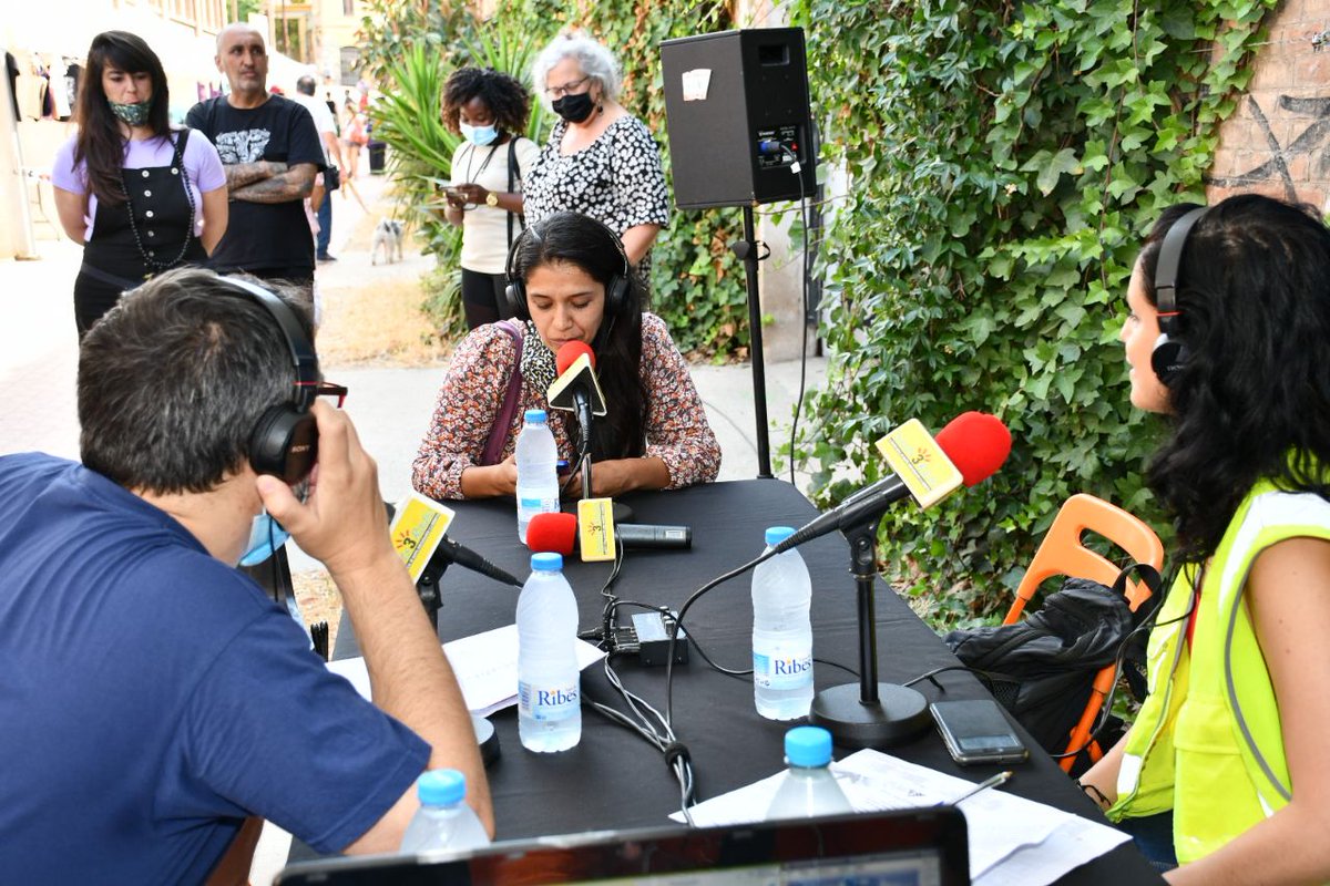 SantsCoop's tweet photo. 📢Descolonitzar i despatriarcalitzar identitats cossos sexualitats i territoris, per una #ESSantiracista continuem coneixent iniciatives de la @FiraESSmigrant #solidària #diversa a @CanBatllo

👉#BarriCooperatiu demà a les 13.30 per @sants3radio 103.2 FM #bonusdESStiu3 de 4 https://t.co/ADG8DOPIhc