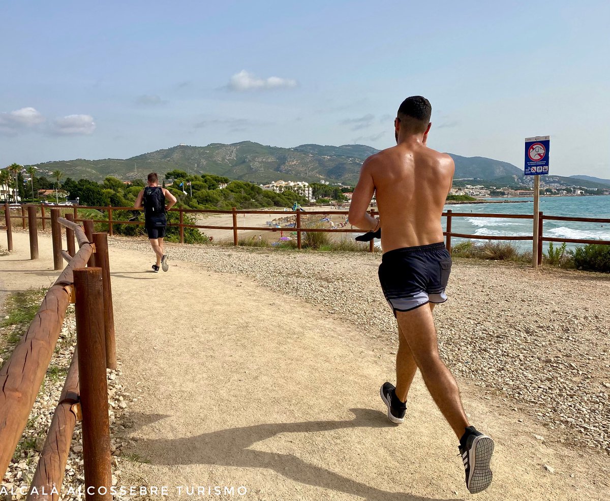alcossebre_tur's tweet photo. 👟Practicar tu deporte favorito acompañado de nuestros paisajes es la mejor manera de comenzar el día en Alcossebre. 🏃🏽‍♀️🏃

¡Feliz viernes! 

#alcossebre #vacaciones2021 #verano2021 #paisajesqueenamoran @turcastellon @c_valenciana https://t.co/XjCrwVWjJ9