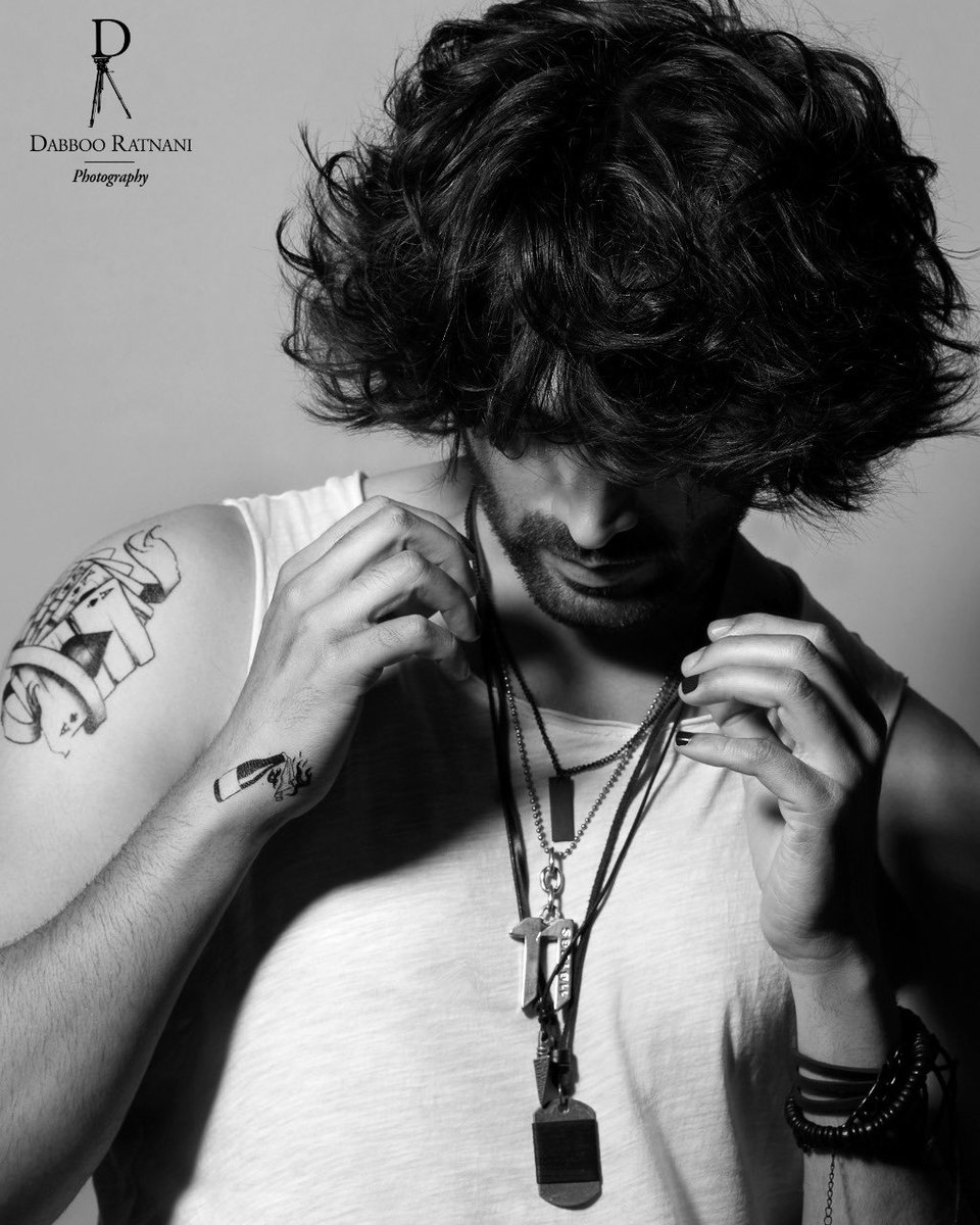 TheAaryanKartik's tweet photo. βWhere's your will to be weird?β π€ https://t.co/W4uRLPzpHn