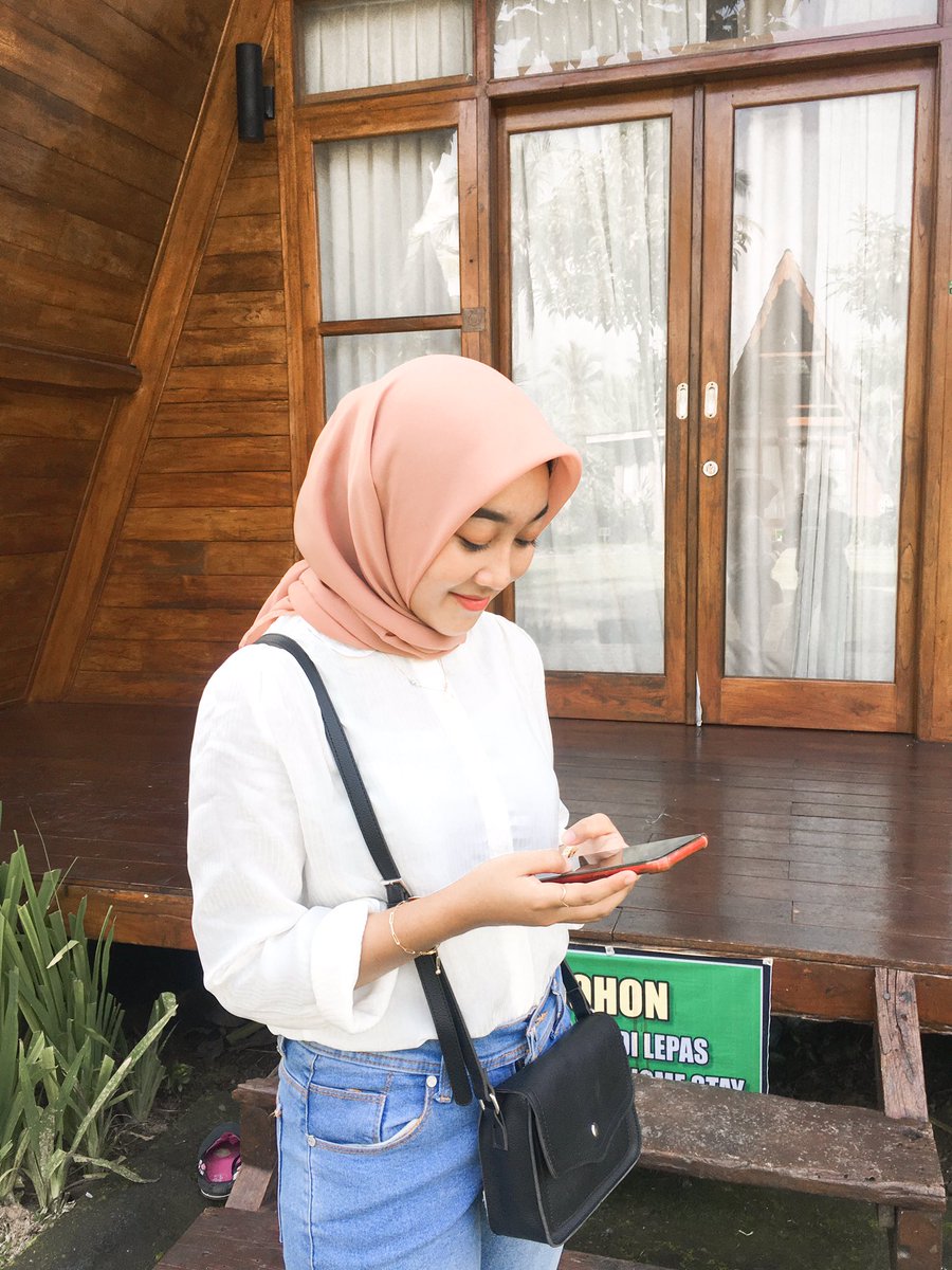 Ayukhusnaa's tweet photo. Kemana pun anda berada 
Jangan lupa pakee smartfren ya, karena 
smartfren GOKIL MAX bisa digunakan 24jam disemua aplikasi selama 30 hari 
jaringannya 100% 4G

@smartfrenworld 
#IniBaruGokil 
#KuyBisa https://t.co/kPLpDEbKeV