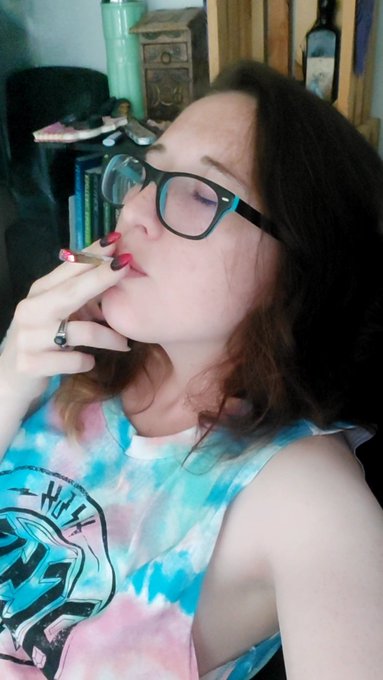 Smoke sesh 💨 https://t.co/Z7xDcZoHQz<a href="/tag/wetwednesday"class="tags"><span>#wetwednesday</span></a>