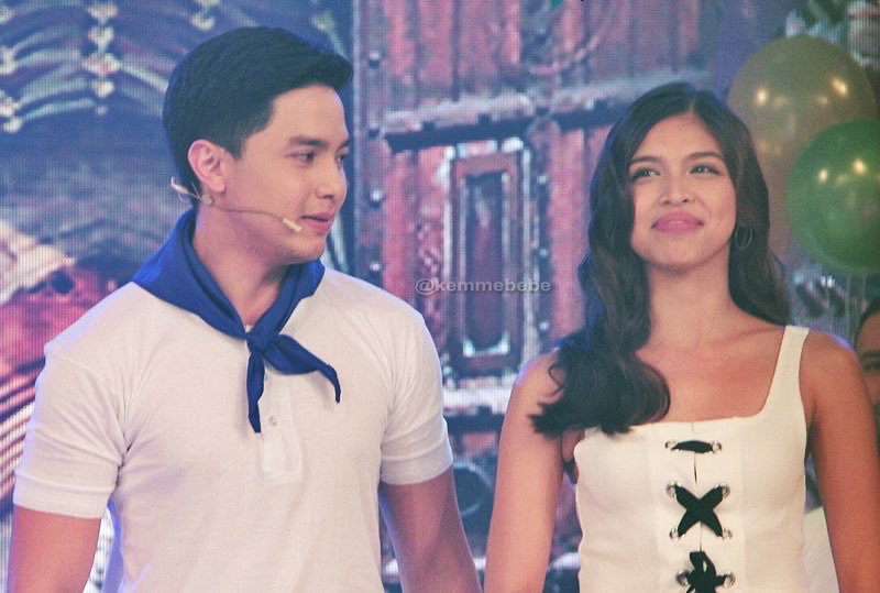 I can still remember yung ingay ng studio dito. Baka naman may video kayo jan? E post na yan. 

#ALDUBatADN6Years