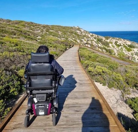 MagicMobility's tweet image. This #FeelGoodFriday, Mandy shared "my new Magic Mobility did me proud on a trip to Kangaroo Island". Her dusk purple #Magic360 powerchair with urban wheels enabled her to explore the sights at her leisure and enjoy her day out. Where have you travelled in your #powerchair?