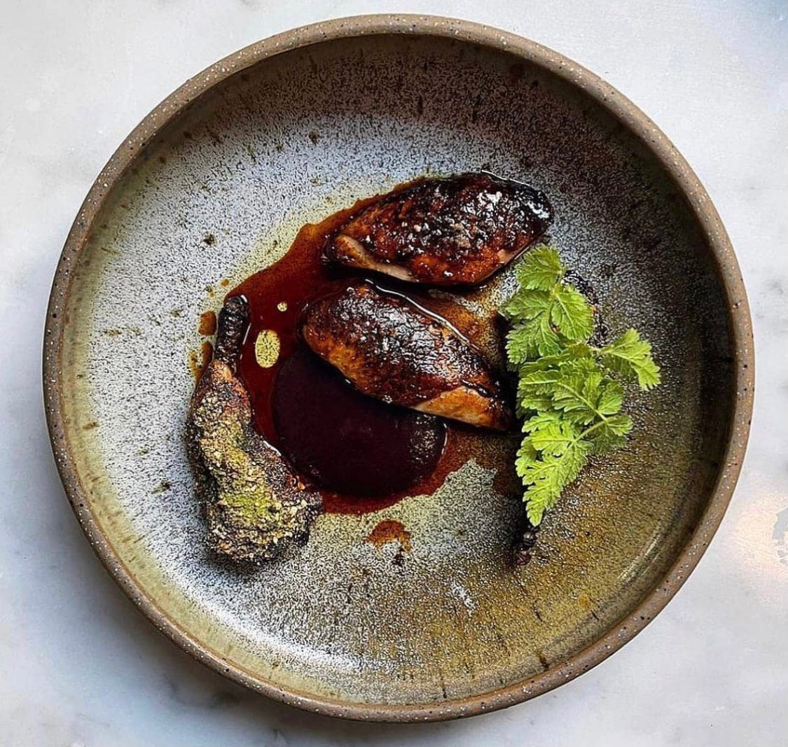 MeruMiso's tweet image. Umami goodness from @stockmarketrestaurant

Koji Aged Quail, Burnt Cherry, Cracked Barley and Smoked Shoyu 👌
.⠀
.⠀
.⠀
Photo @stockmarketrestaurant