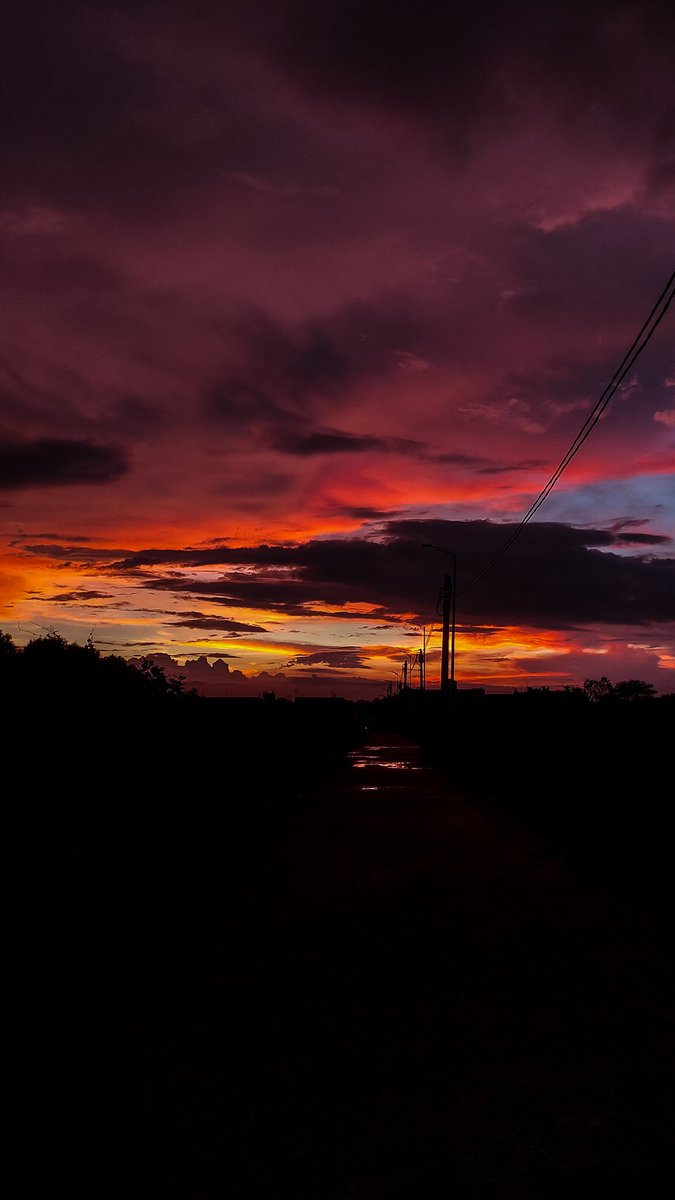priyankranjan's tweet photo. @muhammadljunaid Love these kind of sunsets😍 https://t.co/GE5S84gonF