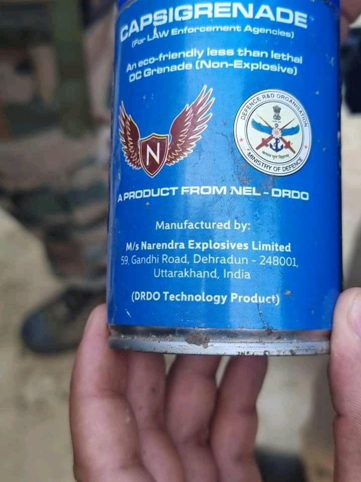 rohil_bashir's tweet photo. #In_Pics
Militant hideout busted by joint team of security forces in #Nowdal area of South Kashmir's #Tral town, cache of arms ammunition and other incriminating material recovered, case registered by police further investigation on. @SudarshanNewsTV
#Kashmir @ChinarcorpsIA https://t.co/wXRIOJKQea