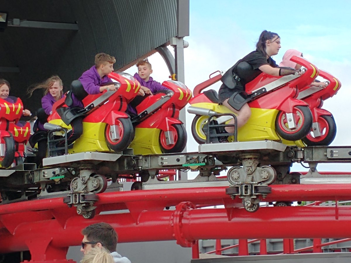 MeadsteadC's tweet photo. Flamingo Land! @MeadsteadPA @MeadsteadHead @MeadsteadD @AETAcademies https://t.co/cDSpRYYjic
