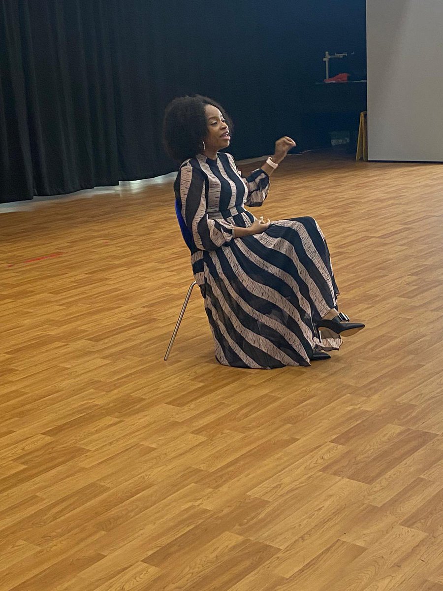 lauraamyjohnson's tweet image. Thank you @abidare_author for visiting GBS. Your book has been amazing to read with students - tackling the patriarchy, gender, race amongst other important topics. There was a real buzz in school that morning. Thank you 🙏🏼