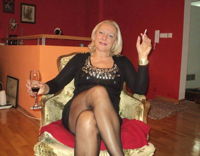 Milf, tights, crossed legs, smoking 4 of the 5 boxes ticked....just needs s...