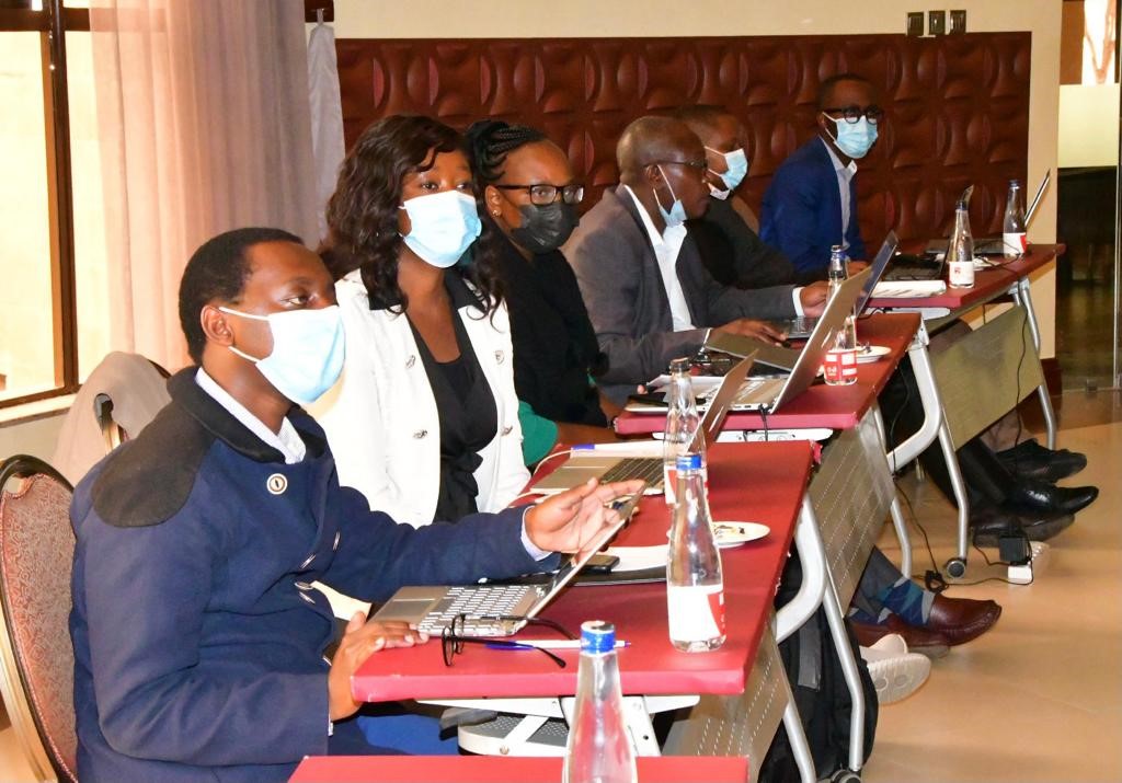 UNDPKenya's tweet photo. On the road to #COP26Glasgow, this week @UNDPKenya supported @Environment_Ke develop Kenya's🇰🇪 country position paper on the upcoming #COP26
We are committed to work with the govt. of Kenya towards achieving its commitments to the #ParisAgreement & #BuildForwardGreener https://t.co/LdT8R5LyCK