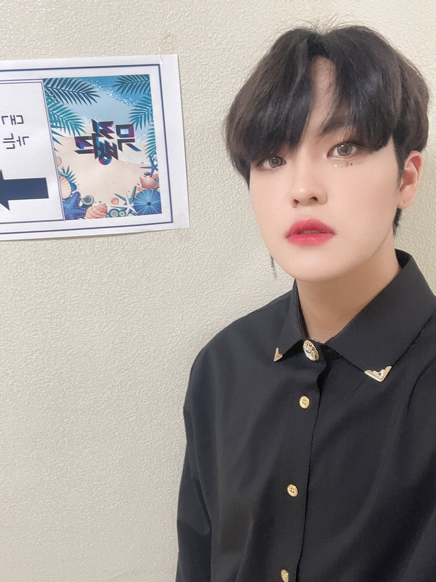 TheKingDom_GF's tweet photo. [LOUIS👑] 

킹메이커 오늘 더워서 완전 찐빵 됐어요.. 🥰 
다들 더위 조심~~!💛

#KINGDOM #킹덤 #LOUIS #루이 https://t.co/6WDkK6IZbU