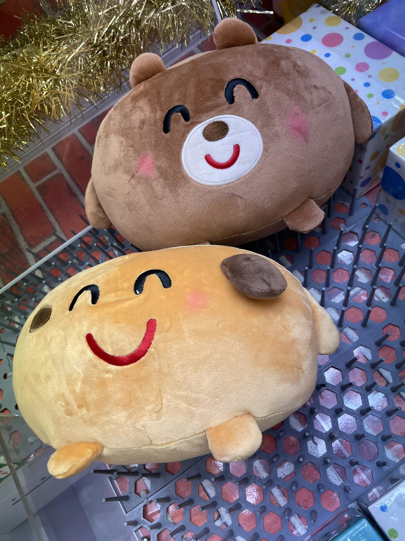 ドラマ下北沢 プライズ専門店 いらすとや もちもちぬいぐるみbig 本日入荷致しました 約25cm もちもち生地がたまらない にこにこ笑顔で登場です 下北沢 ゲーセン 新入荷 プライズ ぬいぐるみ いらすとや フリー素材 みふねたかし