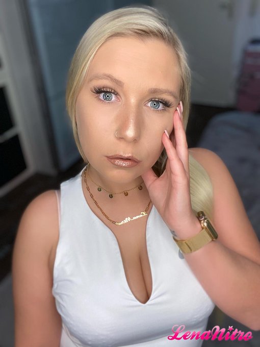 Was machst Du heute Abend? 🥰  Lust ein wenig zu spielen? https://t.co/LSUnqjWnCT https://t.co/gUsNms