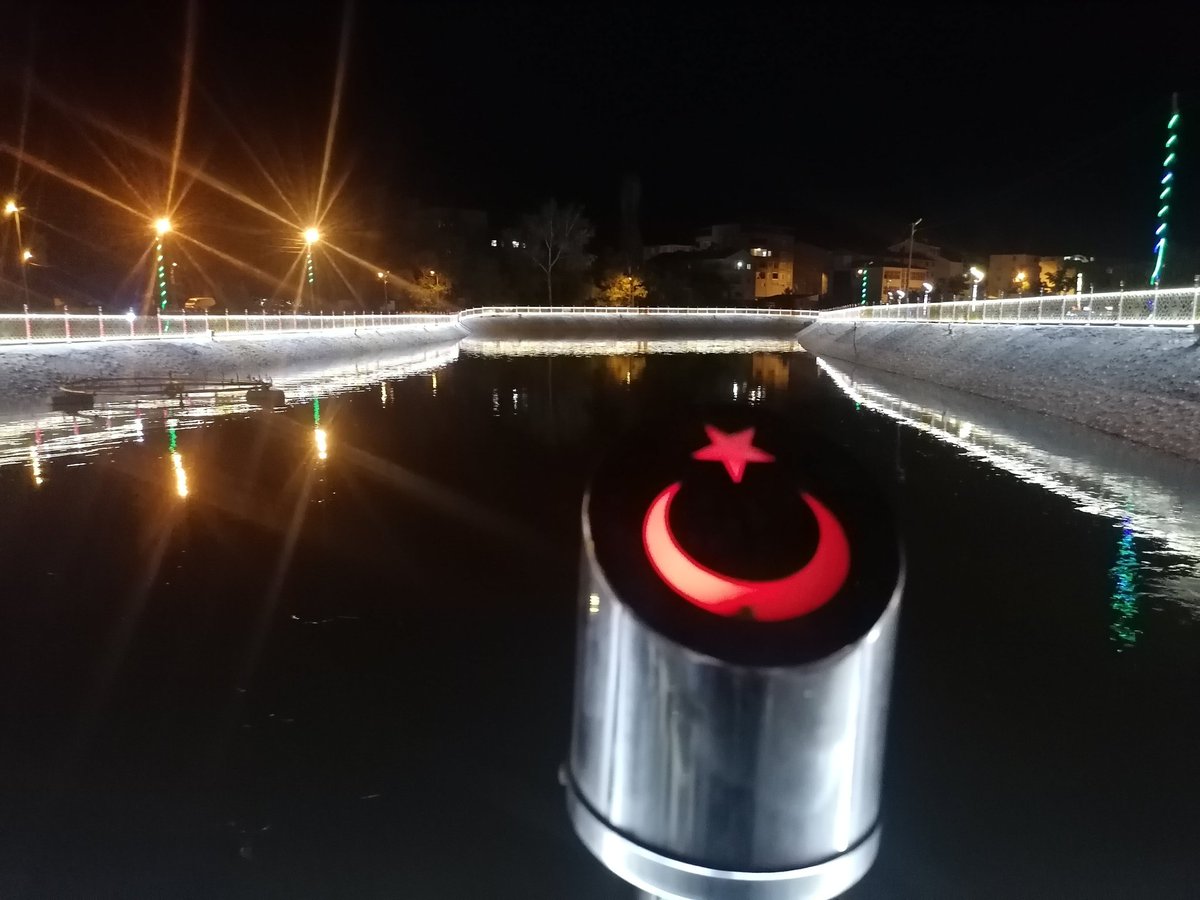 Yüz'de ısrar etme, doksan da olur
İnsan dediğinde, noksan da olur
Sakın büyüklenme, elde neler var
Bir ben varım deme, yoksan da olur
Hatasız dost arayan dosttan da olur.

Hayırlı Cumalar