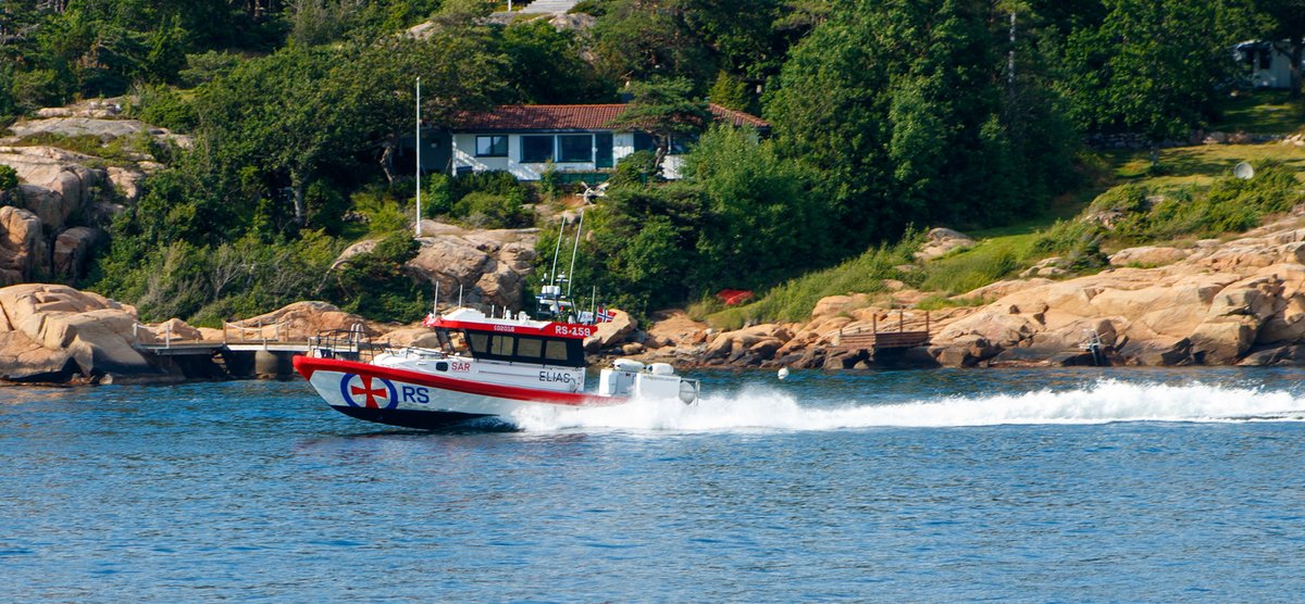 iFredPeters's tweet photo. Bilder av #rs159elias
Tre første bildene er fra utrykning ut fra #Lervik, #Onsøy, 2. juli 2021.
Tre siste bildene er fra visitt i #Engelsviken, #Onsøy, 9. juli 2021. #Redningsselskapets #RS159 "#Elias".
https://t.co/yMyWXuS68M @NSSR https://t.co/JRdwgJNfpb