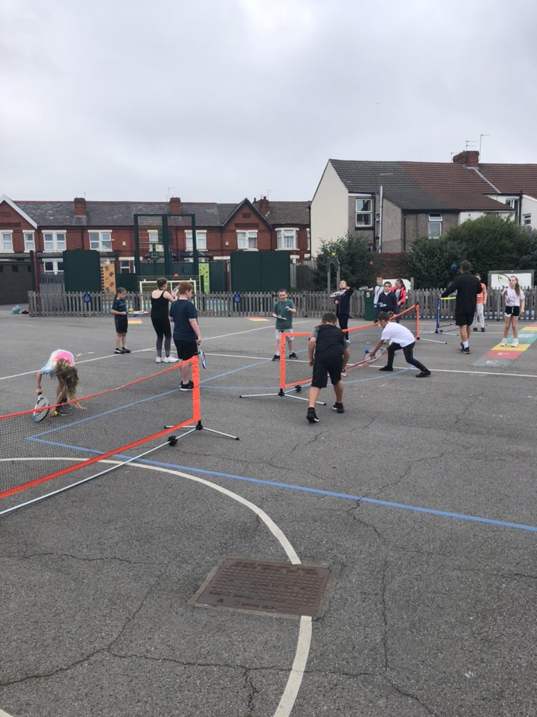 oakSomervilleP1's tweet photo. A huge thanks to @EdsentialEQP for the Tennis Club this half term for our year 4 children . They have really enjoyed it  @oakSomervilleP1 @pineSomerville1 @DouglasFirSome1 @SomervilleCH44 https://t.co/GsD108tT7O