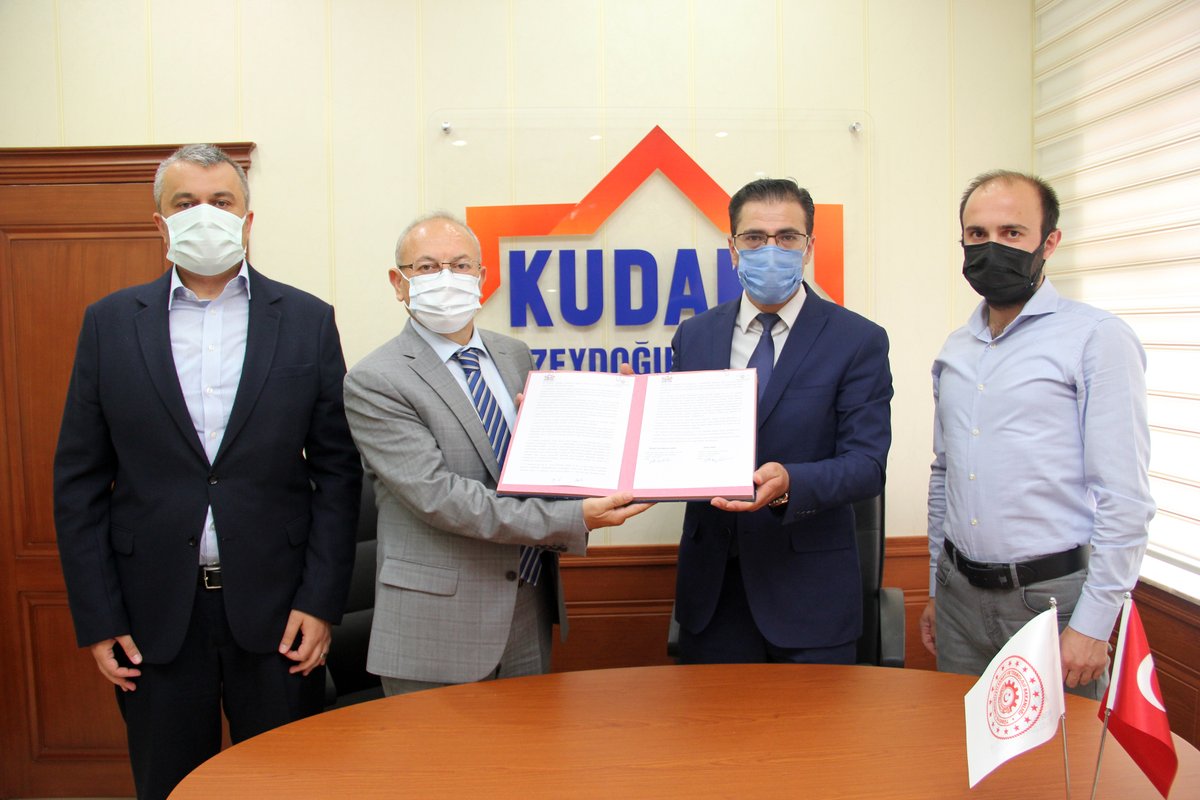 celikayh's tweet photo. KUDAKA 2021 yılı Fizibilite Desteği Programı kapsamında desteklenmeye hak kazanan “Gerçek Ortam Soğuk ve Yüksek Rakım Test Merkezi” projemiz için imzalar atıldı. https://t.co/A9feIV0zmL