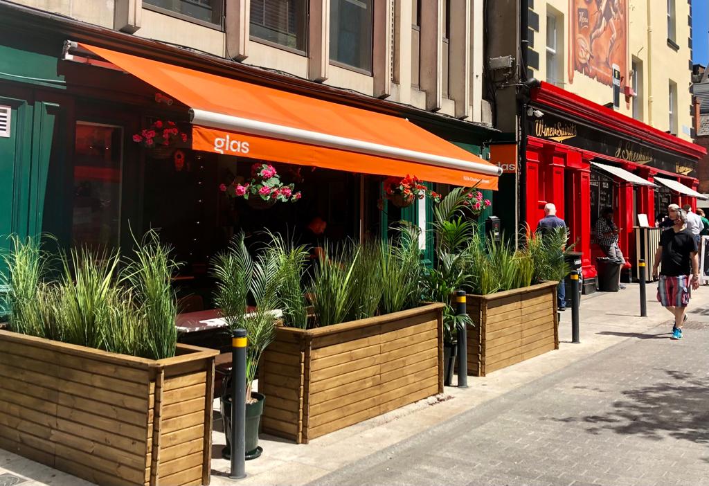 When the sun shines, this city sparkles! ☀️
We are open from noon all weekend here on Chatham Street in D2. And it's going to be HOT! 😎
We hope you have a great one! 💚
glasrestaurant.ie
