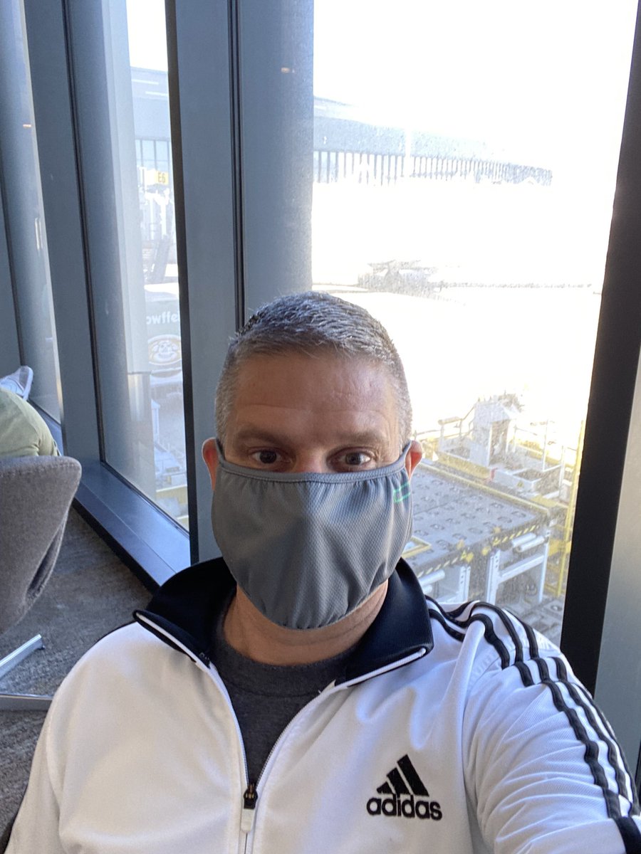 Randy_Cairns's tweet photo. Heading to Denver today to visit a close friend I havenโt seen in a few years. #ThanksHPEWellnessFriday #SmilingUndertheMask https://t.co/4Yg7J4MAax