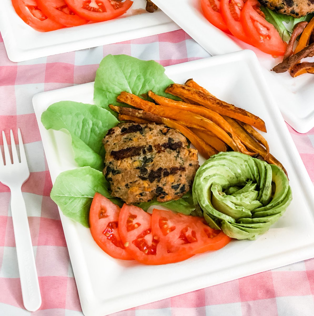 Friday night dinner means no dishes please 🙌 (📷: <a href="/healthyholme/">Stephanie Niemis</a>) 
 #nodishes #fridayfunday