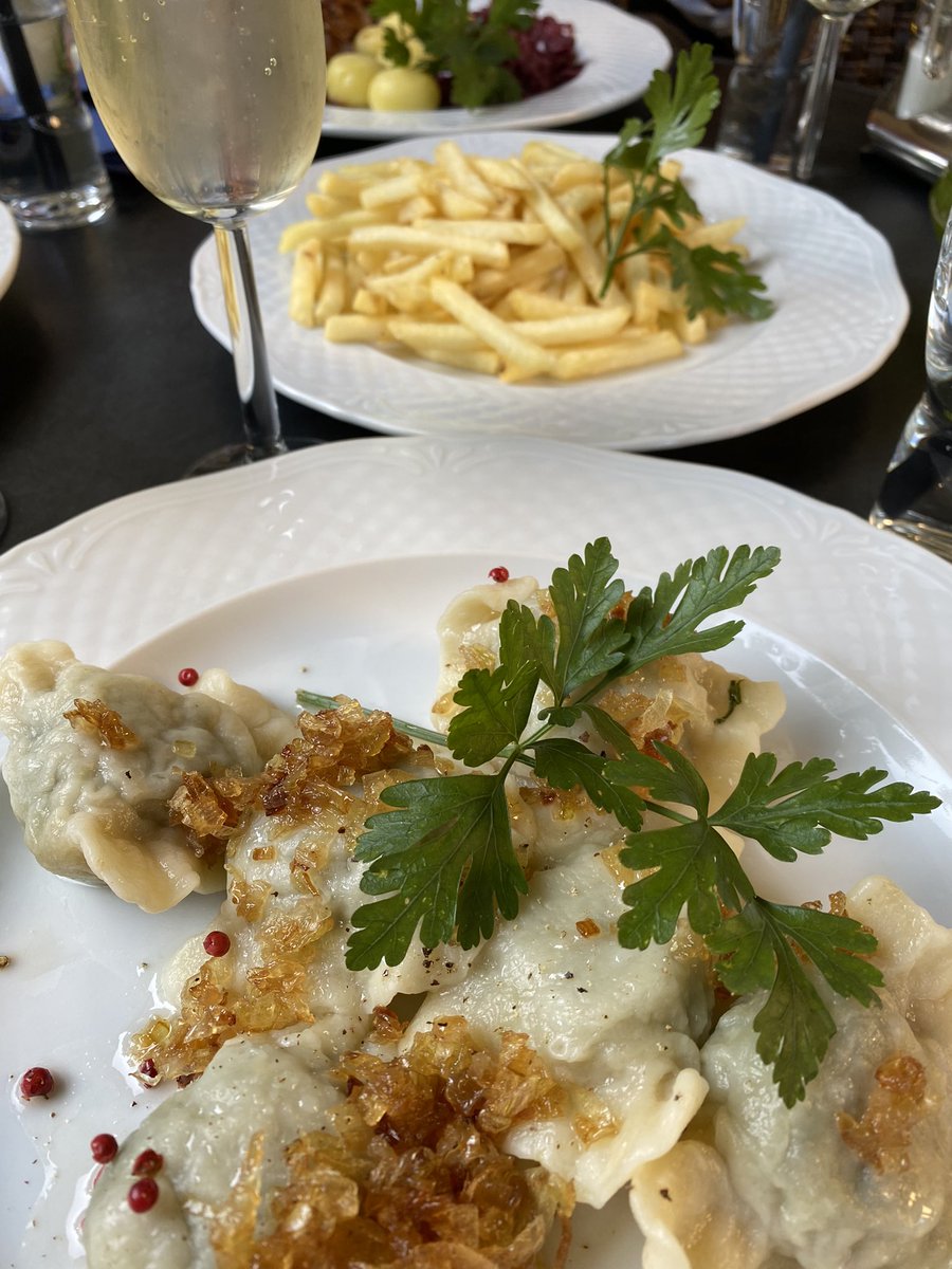 Miaschafthet's tweet photo. En wat eet je in Polen? #Pirogi https://t.co/9vlsecKmeq
