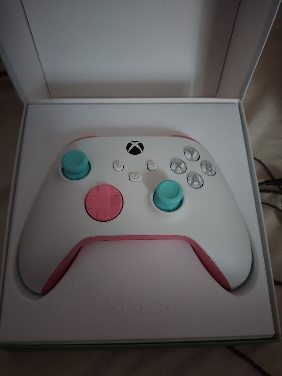 MantoRune's tweet photo. New custom Sylveon/Trans Flag controller thanks to @xboxuk! @drenandtarb2 has one coming that's similar but the Blue and Pink are swapped around! https://t.co/KHXtZUEQN2