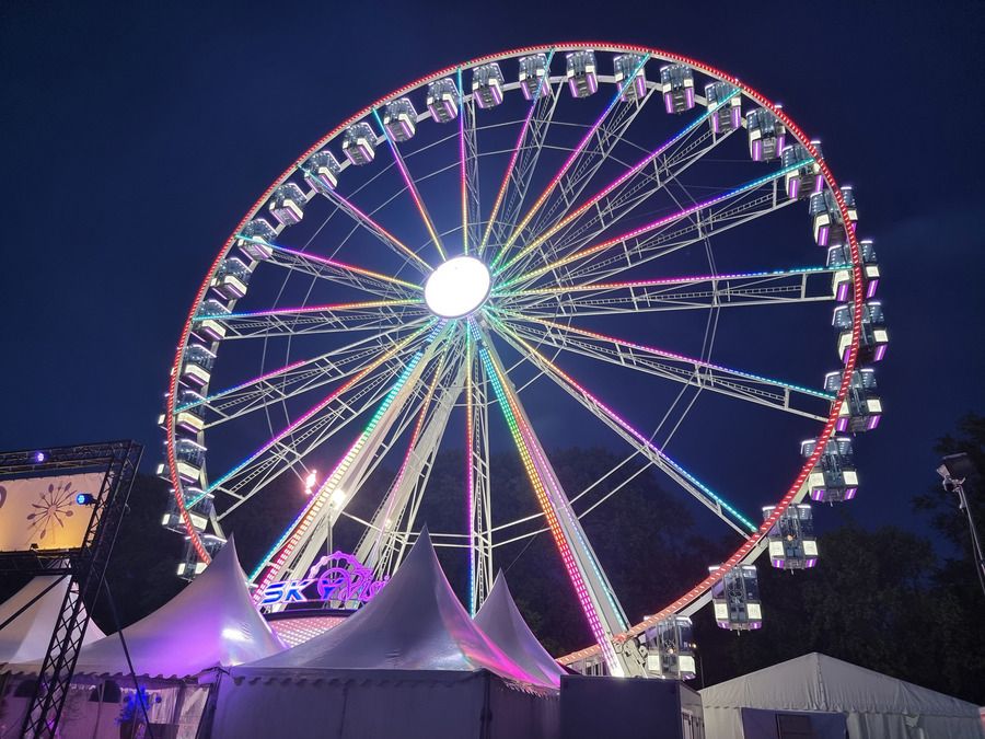 Durf jij in te stappen? Kom naar het 50 meter hoge reuzenrad op de Markt in Drachten! 🎡
Wil jij #Drachten en omgeving van grote hoogte bewonderen? Het grootste mobiele #reuzenrad van Nederland komt naar Drachten!  Koop nu je ticket 👉buff.ly/3iDCabG