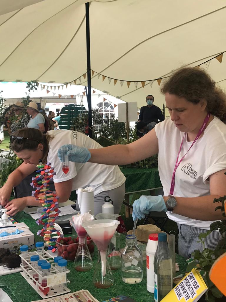 Anne (@annedjungblut) on Twitter photo Day 3 #RHSTattonPark busiest day so far. 5 hours of strawberry extractions <a href="/excalibur_h2020/">EXCALIBUR</a> <a href="/NHM_Science/">Science at the Natural History Museum</a> <a href="/NHM_Botany/">NHM Botany</a> Thanks <a href="/tom_passey/">Tom Passey</a> for the generous supply of strawberries @NIABEMR Day 3 #RHSTattonPark busiest day so far. 5 hours of strawberry extractions <a href="/excalibur_h2020/">EXCALIBUR</a> <a href="/NHM_Science/">Science at the Natural History Museum</a> <a href="/NHM_Botany/">NHM Botany</a> Thanks <a href="/tom_passey/">Tom Passey</a> for the generous supply of strawberries @NIABEMR