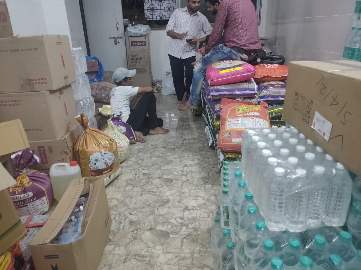 RaafidShahab's tweet photo. Alhamdulillah, 4 Tempos loaded with flood relief materials and volunteers of SIO, IRW and JIH are on the way to #Chiplun, Konkan under leadership of Afeef Asre, Joint Secretary, SIO South Maharashtra @siomsz
May Allah ease the journey.
#MaharashtraFloods
#KonkanFloods 
@sioindia https://t.co/ESeew5P4B0