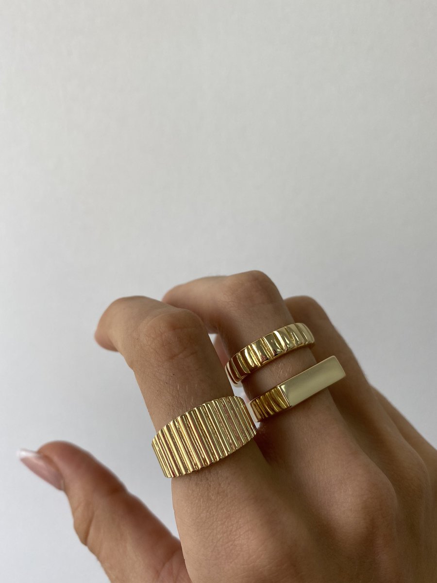 balling on a budget baby that’s how we roll 🖤🤍🌴 link in bio shop this adorable stack ✨