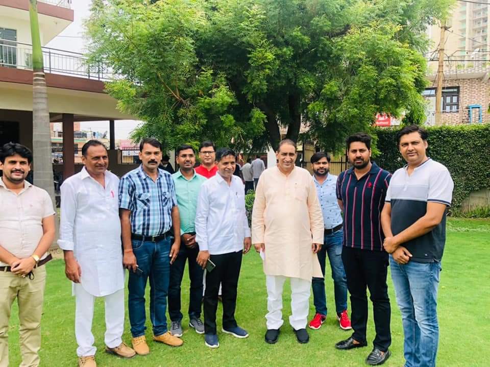 lohomord's tweet photo. @tejpalnagarMLA जी @AnuragMavi @HARENDER__BHATI
बहुत-बहुत धन्यवाद विधायक जी, सेक्टर 2 की समस्या सुनने और उसके समाधान पर चर्चा करने के लिए ... 🙏🙏
#GreaterNoidaAuthority https://t.co/vtcdsX3xku