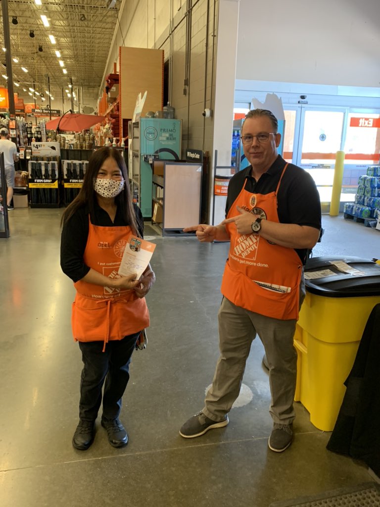 #THD2209’s Cashier Ofelia received some great praise from Aaron and Mike today!  She was absolutely amazing at working SCO today! <a href="/HinckJ/">Mike Hinck</a> @MAPMD175 <a href="/erin_white12/">Erin White</a> @KevinMasseyTHD @JCA4629 <a href="/jordankeithTHD/">Jordan Keith</a> <a href="/SharonW18403991/">Sharon Wallace</a>