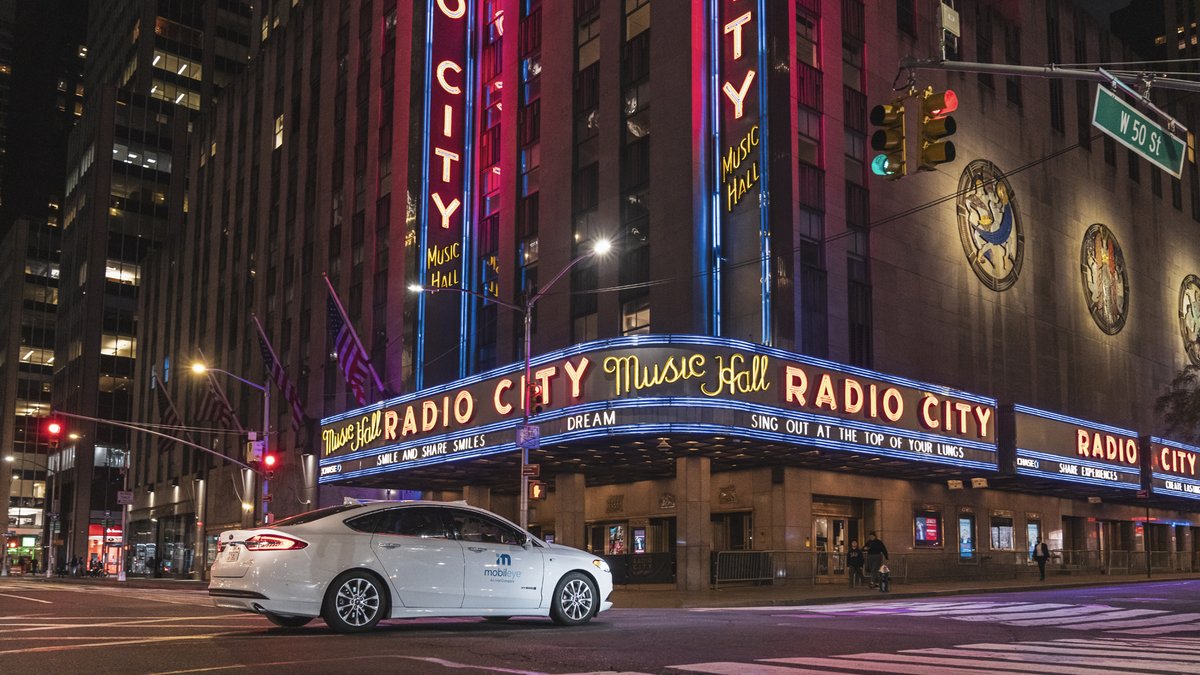 intelnews's tweet image. ICYMI: Check out @Mobileye CEO @AmnonShashua explain how Mobileye tech is preparing for commercial deployment and watch an #AV handling NYC’s streets in the day and night and during heavy rainfall. intel.ly/373uZ77