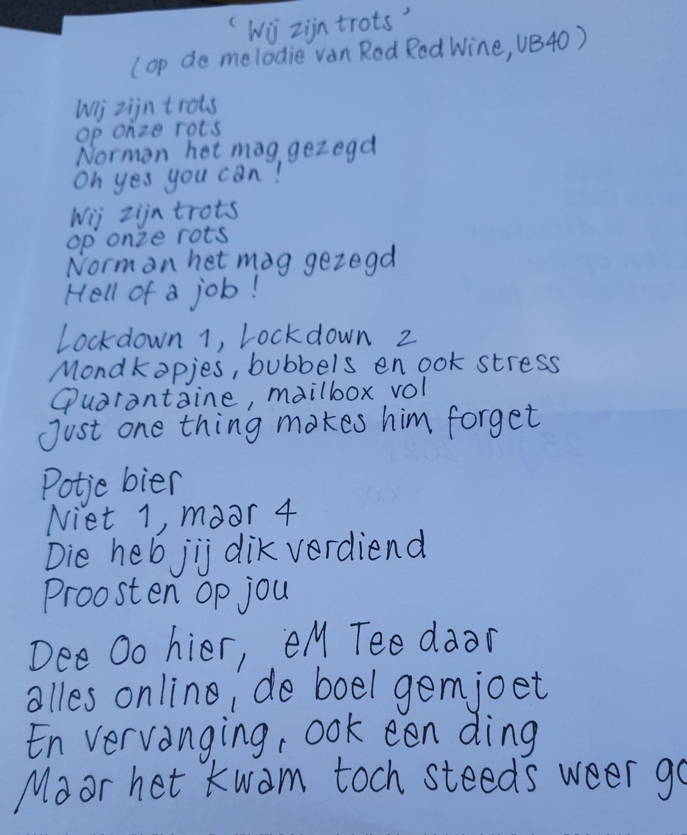 Normaal krijg je een lied bij je afscheid. Nu vanwege een spannend eerste jaar. Wat fijn om met dit team de Borne aan te sturen #trots <a href="/bsdeborne013/">Basisschool de borne</a> @xpectprimair