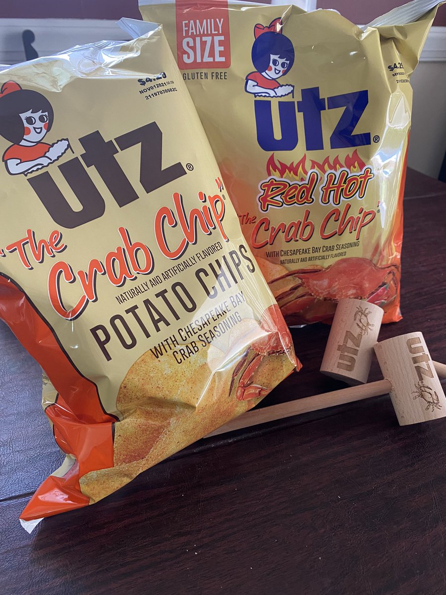 a_Le3sha's tweet photo. @UtzSnacks thank you so much for the sweet care package! These little crab mallets are SO cute! If you haven’t already, give these 🦀🐚#CrabChips a try! You won’t regret it. #UtzSnacks - ✌🏼💜🧜🏼♀️ https://t.co/szDrgNuWjI