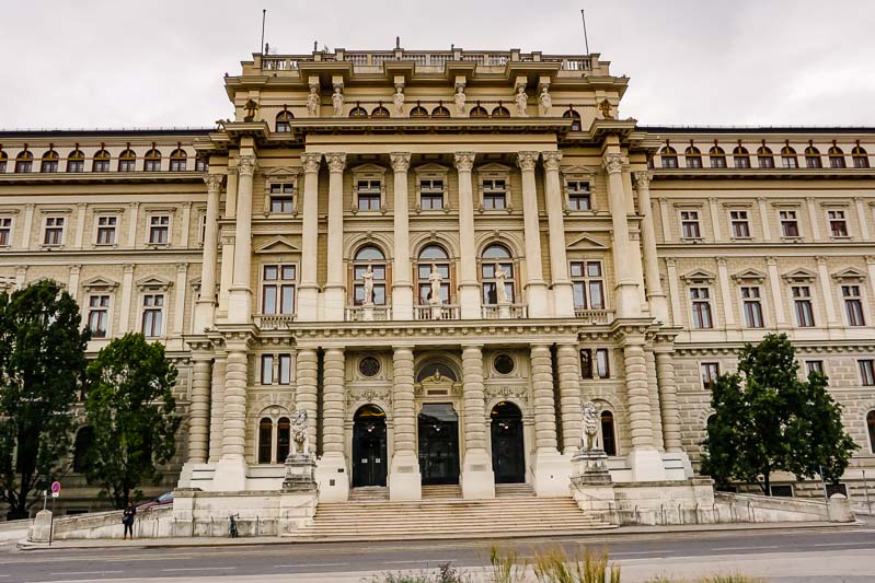 sheriannekay's tweet photo. Vienna Austria is known for its classical music, opera, balls, architecture, and chocolate cake. Here is how to see the best of Vienna Austria in 48 hours https://t.co/CP4wOGjuNg via @sheriannekay #ViennaGoForIt #visitaustria #VisitEurope https://t.co/wrmq1cH4kK