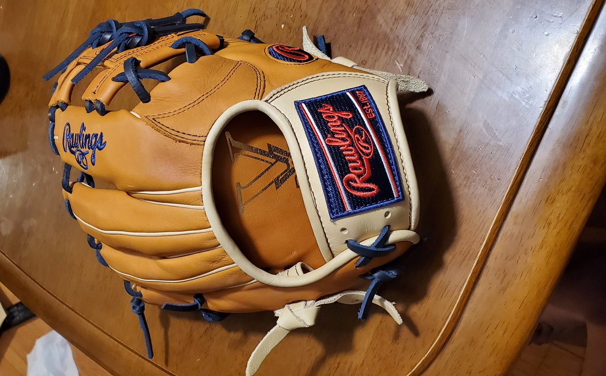 wakikawa643's tweet photo. 新しいグローブ買った
ローリングス
はめ心地最高
また地元の友達とも草野球したい https://t.co/ciur5M3o3u