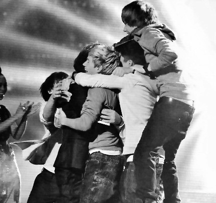 Tomlinsongt_'s tweet photo. LOS AMO Y LOS EXTRAÑO TANTO. SIEMPRE LOS LLEVO EN MI CORAZÓN 
POR SIEMPRE DIRECTIONER ✋🏻
#11YearsOfOneDirection https://t.co/qhA03pKuJe