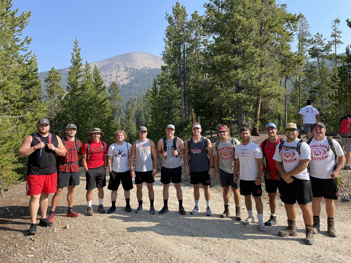 UMW_Football's tweet photo. Senior Dawgs hike to Baldy today! #DawgFamily #DYD #PowerOfOne https://t.co/BsMUumhh1z