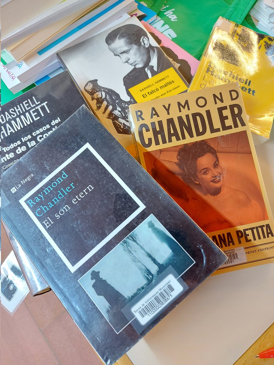 Bviladecavalls's tweet photo. 23 juliol 1888
Neix a Chicago Raymond #Chandler un dels pares de la #novel·lanegra junt amb Dashiell #Hammett, creador del personatge Phillip #Marlow, el gran #detectiu 
#escriptors #novel·lesnegres #novel·les #lectura #cultura #llegim #bibliotequesxbm #biblioteca #Viladecavalls https://t.co/ziC7ubDw34